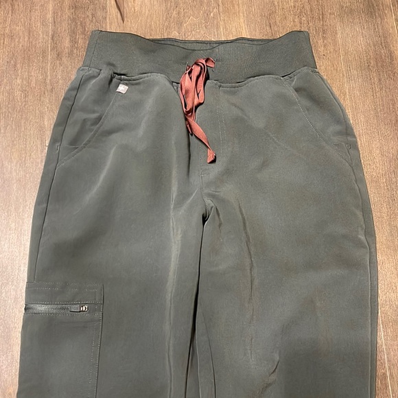 Figs Pants & Jumpsuits Figs Olive Scrub Joggers Poshmark